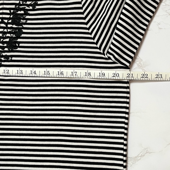 Sport Savvy long sleeved striped pullover top in black and white, size M - Picture 6 of 10